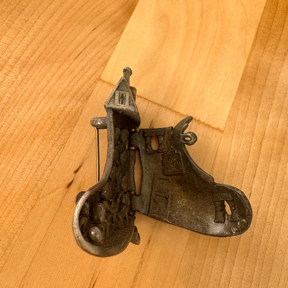 Vintage Silver Kids Shoe Figurine, Old Woman Who Lived in a Shoe brooch, AJC - Picture 4 of 8